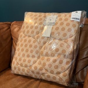 NIB kate quinn sunburst Quilt